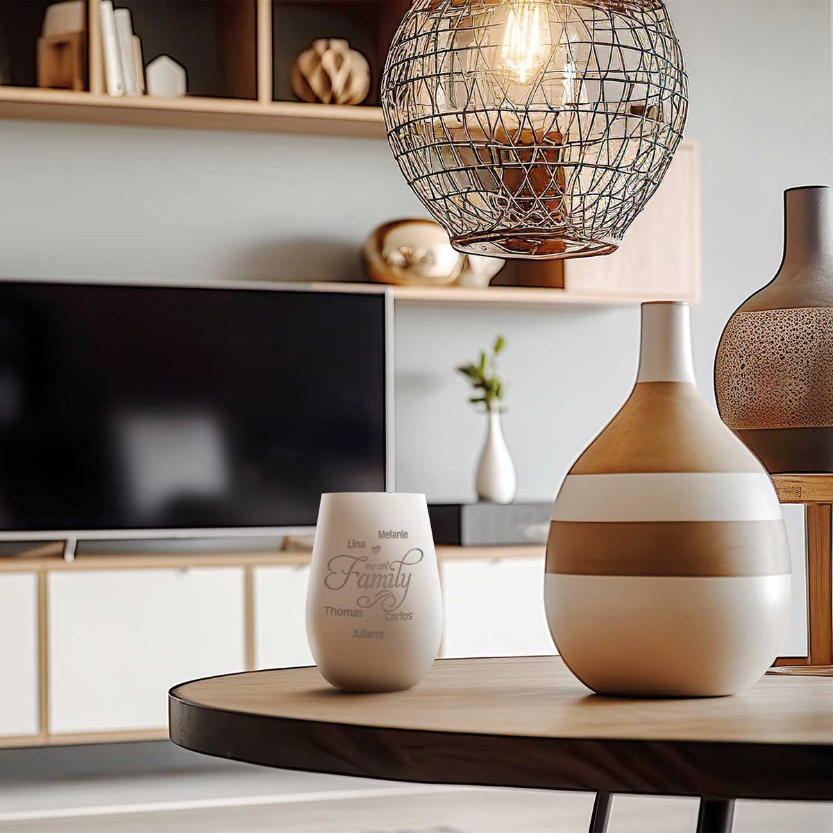 Deko Windlicht aus Glas mit Gravur - We are Family - Personalisiert mit bis zu fünf Namen