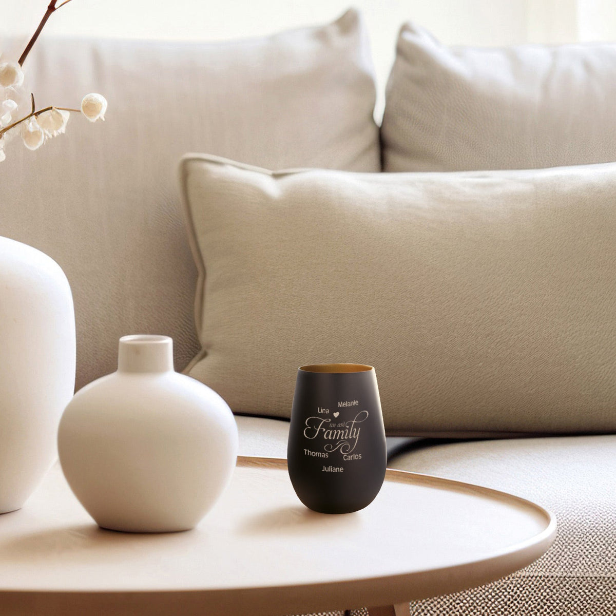 Deko Windlicht aus Glas mit Gravur - We are Family - Personalisiert mit bis zu fünf Namen
