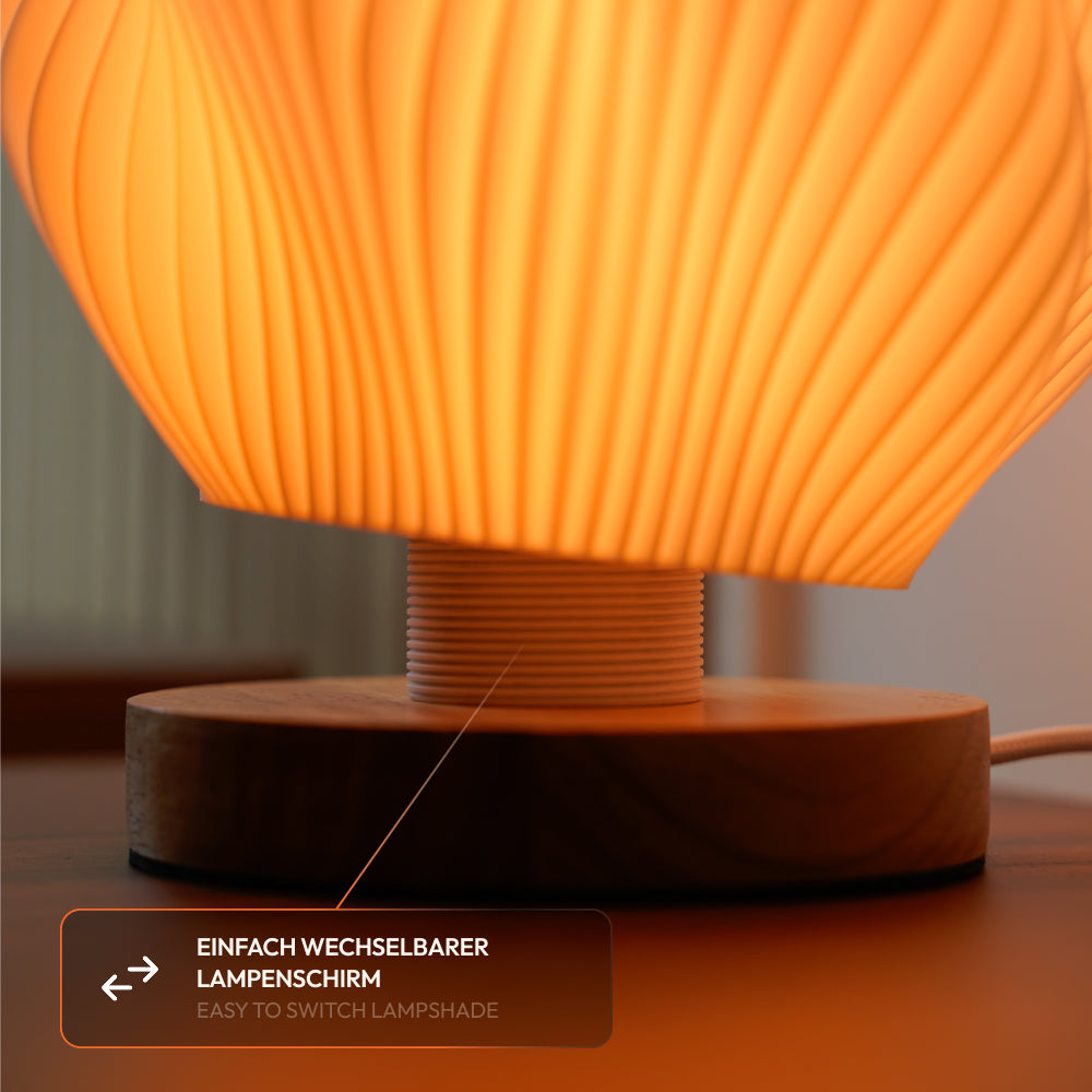 Cora Tischlampe – 3D-Designleuchte mit Eichenholz & warmem Licht